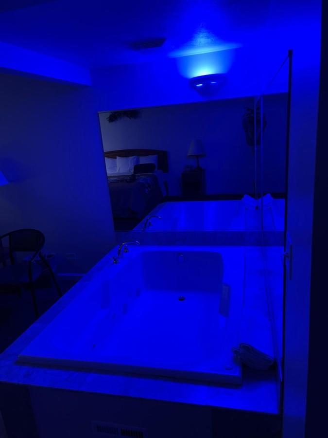 Vibe Inn - Whirlpools Suites - Lyons ภายนอก รูปภาพ